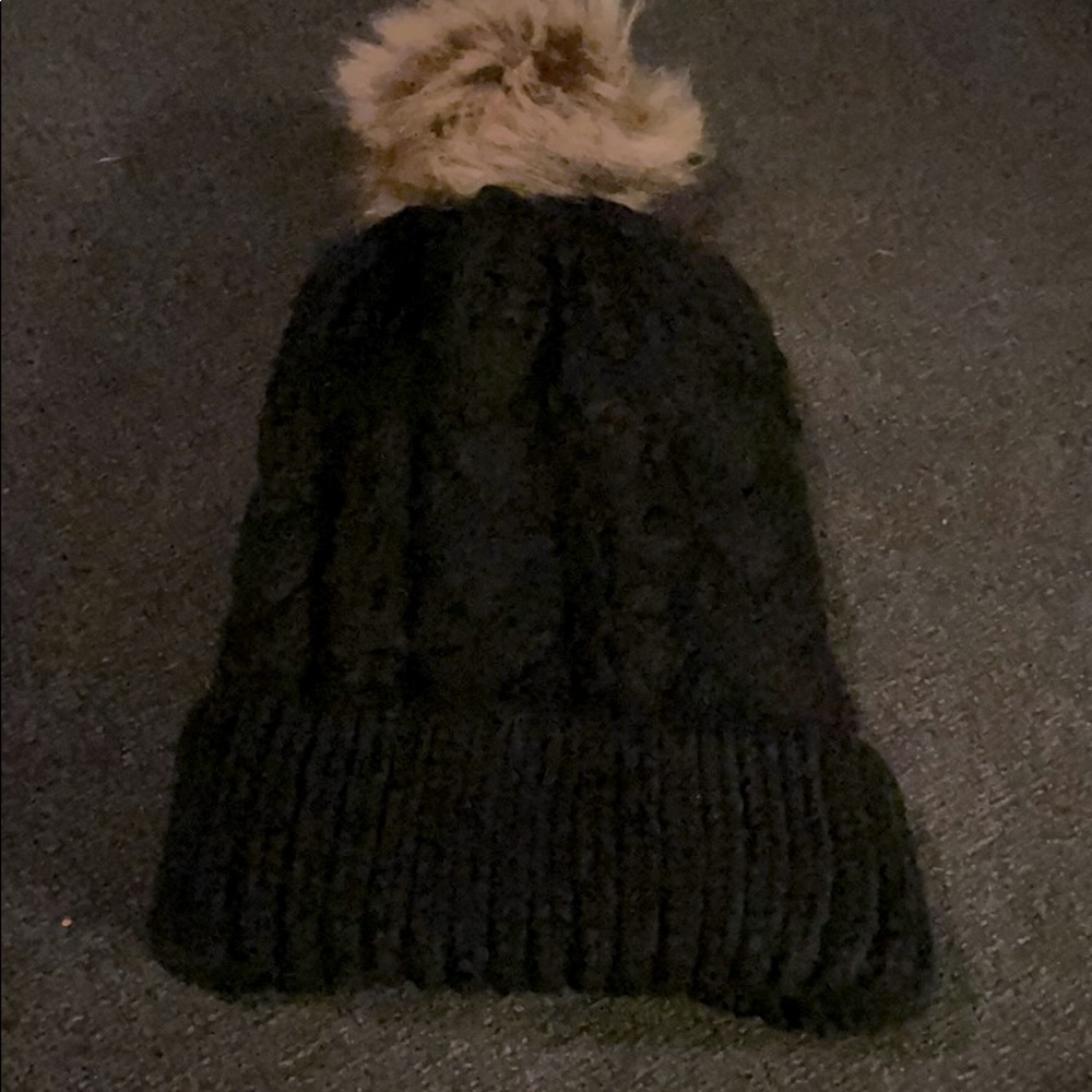 Black beanie with brown fur Pom Pom